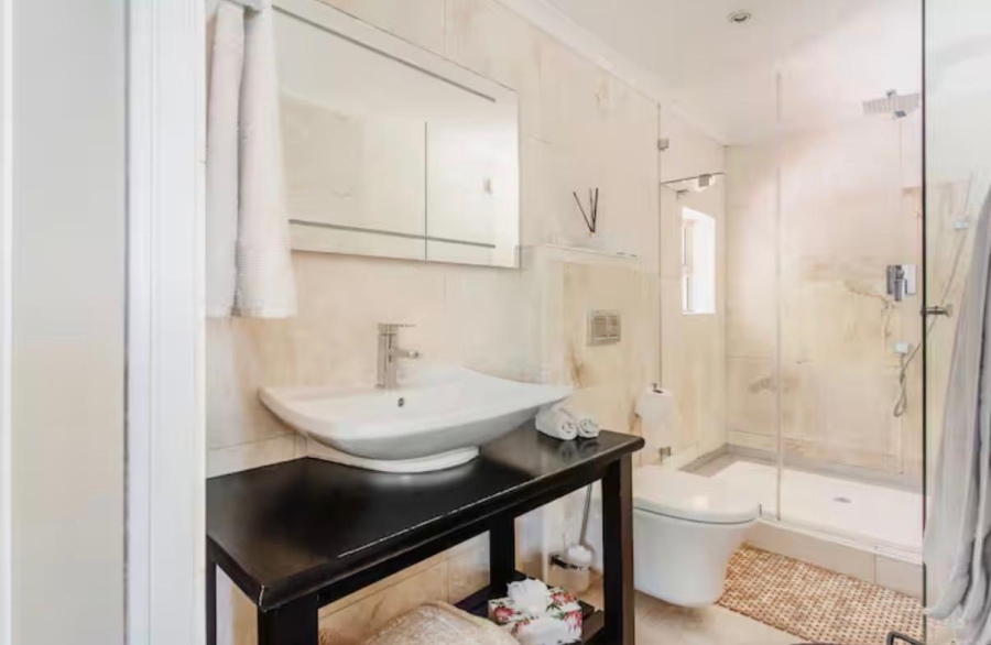 To Let 2 Bedroom Property for Rent in Green Point Western Cape